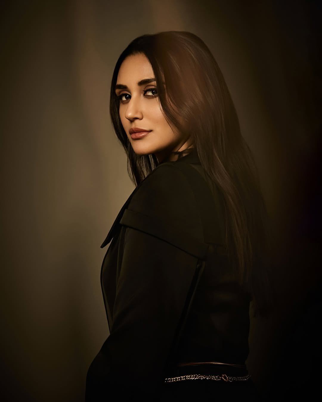 Nikita Dutta Radiant Skin In Black Party Styling