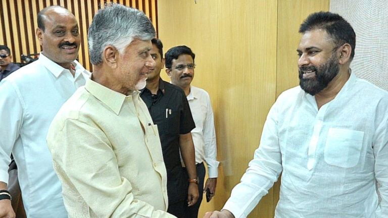 Pawan Kalyan praises Chandrababu Naidu