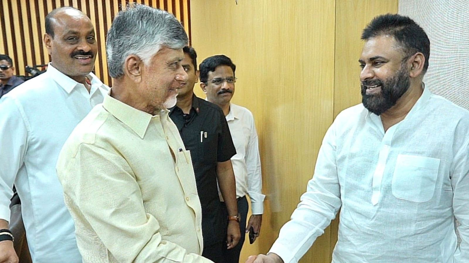 Pawan Kalyan praises Chandrababu Naidu
