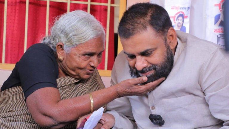 Pawan Kalyan visits Ippatam 1