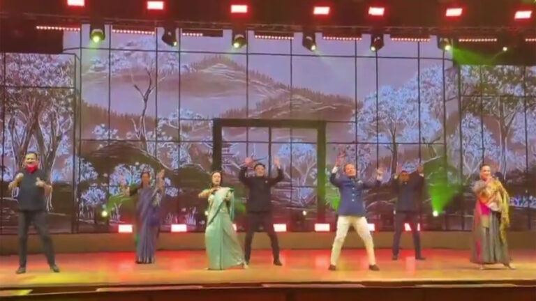 Politicians dancing at Naveen Jindal wedding