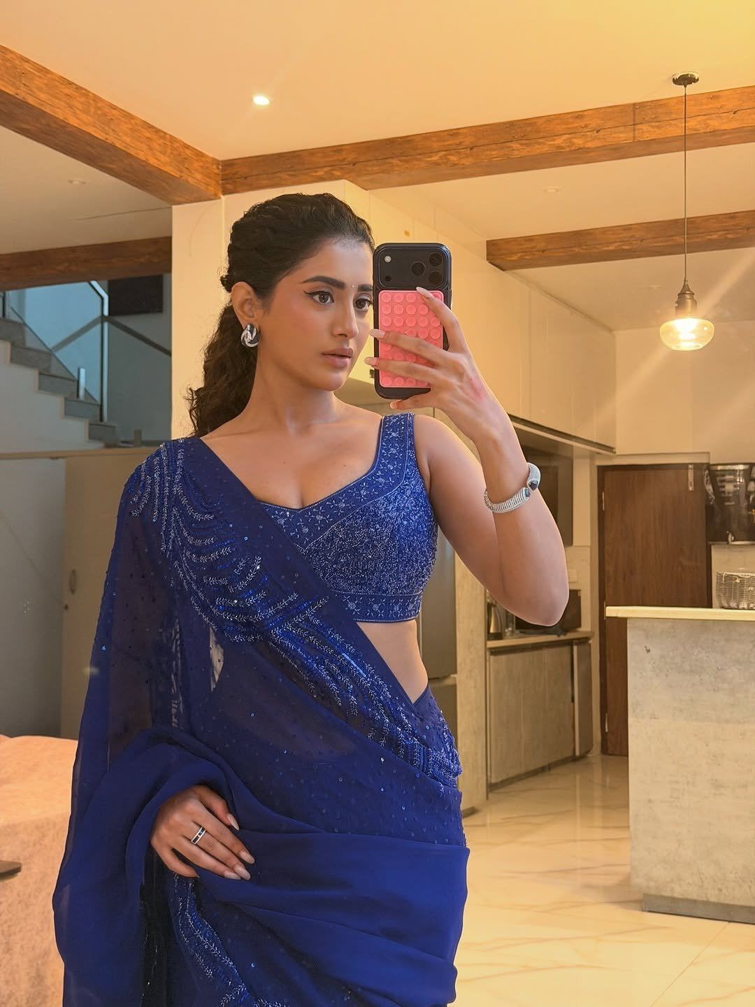Rashi Singh Bold Mirror Selfie In Blue Saree Pic