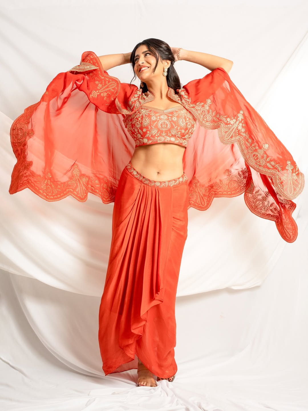 Rashi Singh's Bold Embroidered Blouse Look Wow