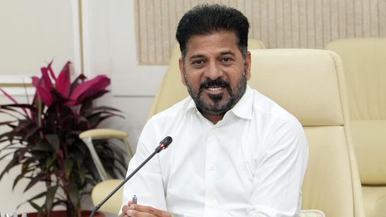 Revanth Reddy on KCR Assembly visit