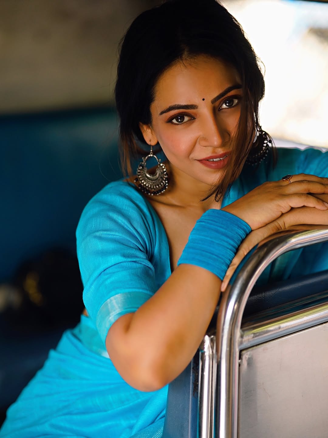 Rini Das Candid Smile In Desi Train Shoot