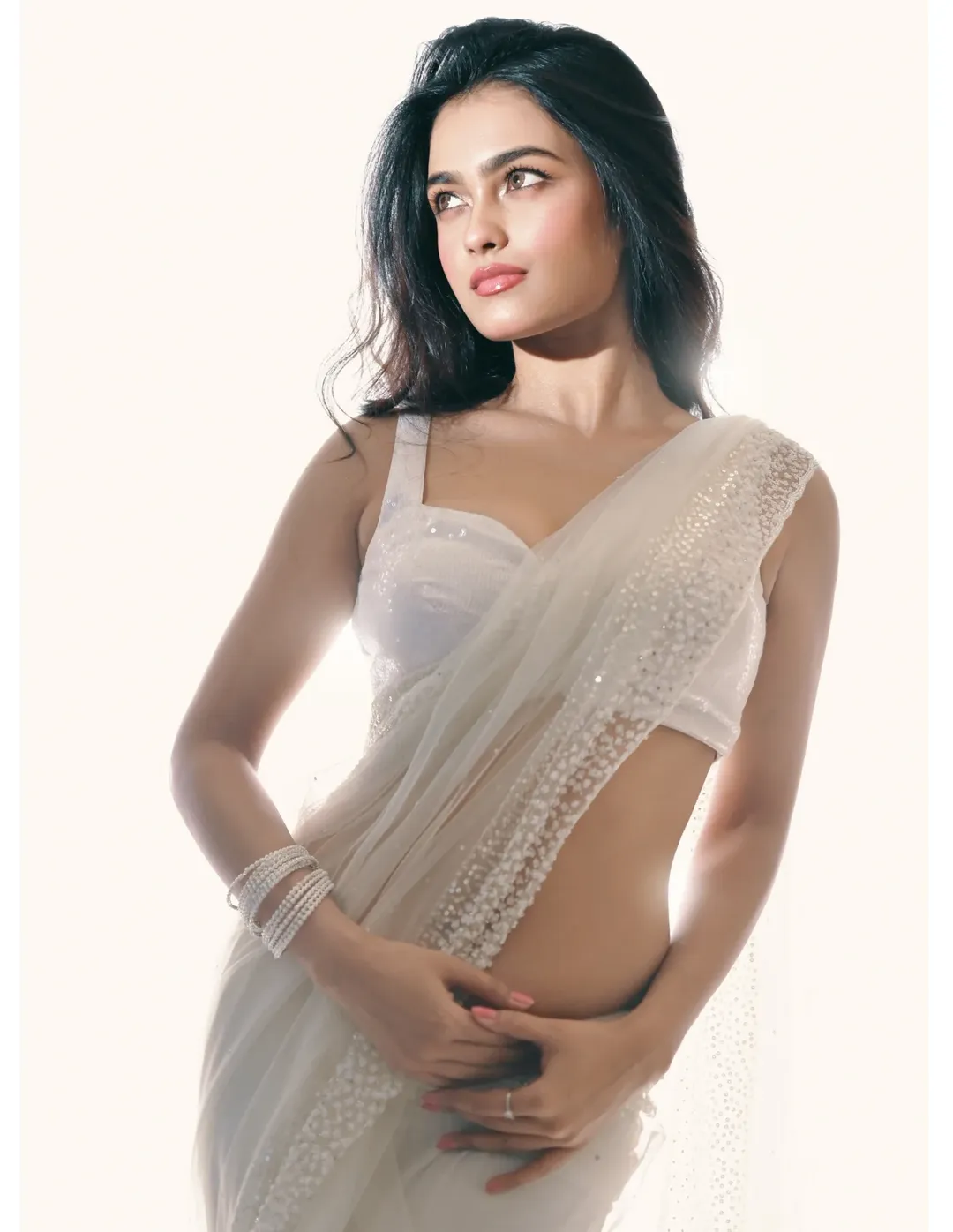 Riya Banik Looks Ethereal In White Sequin Saree