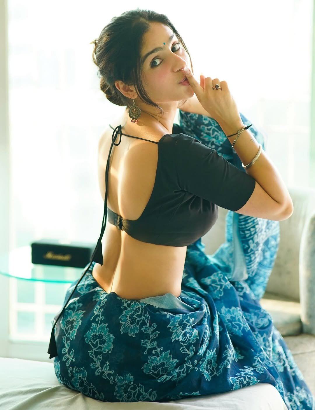 Rose Sardana's Radiant Smile In A Blue Saree