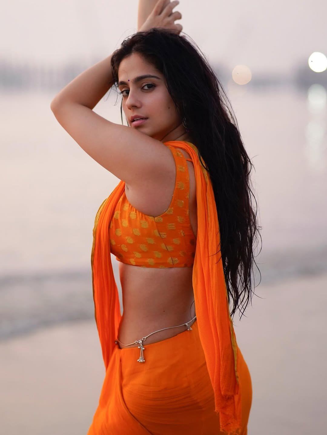 Rose Sardana Wet Hair Look In Orange Saree Picture
