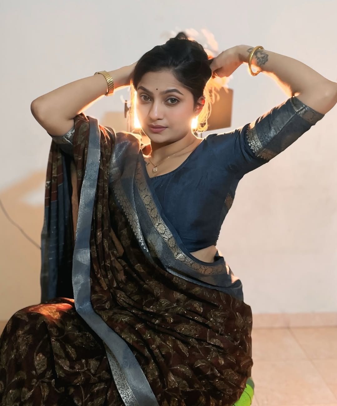Sanam Joshi Tying Hair In Elegant Saree