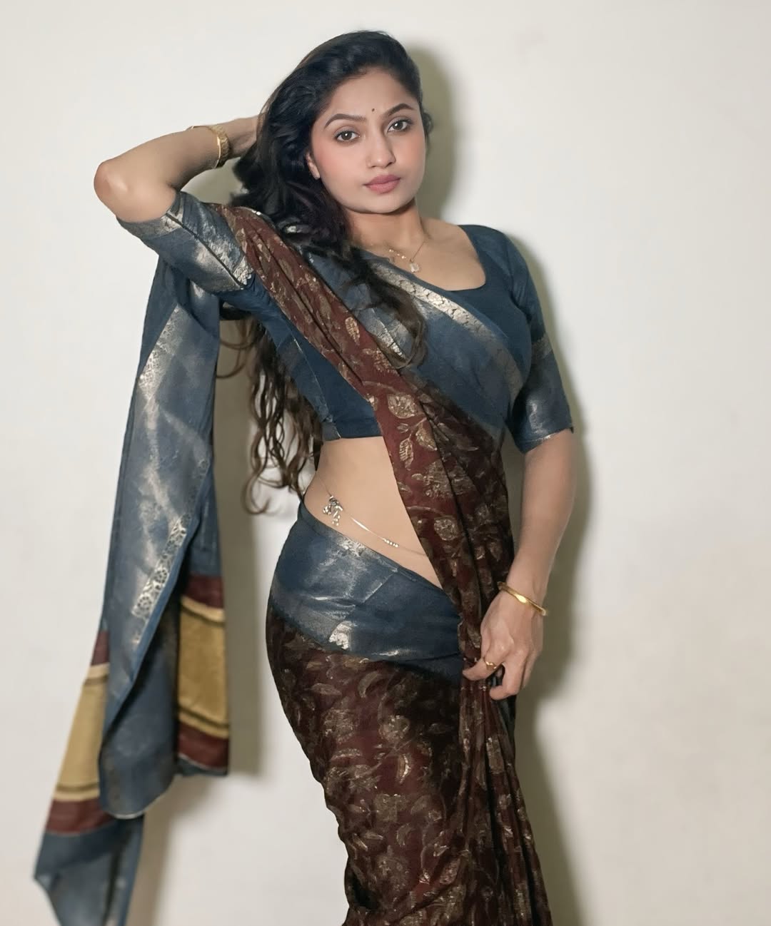 Sanam Joshi Flaunting Her Hip Chain Style