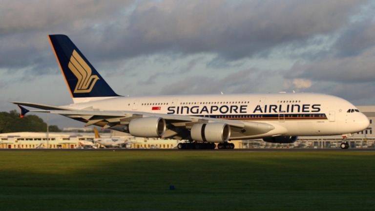 Singapore Airlines lavatory privacy breach incident