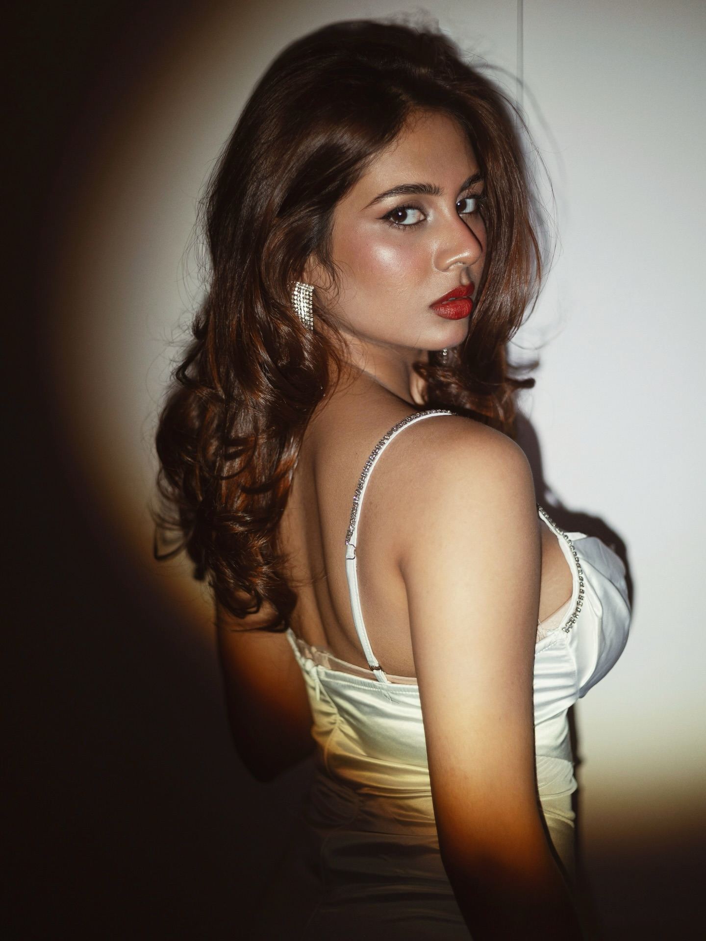 Srushti Bannatti Flaunts Chic White Outfit Look