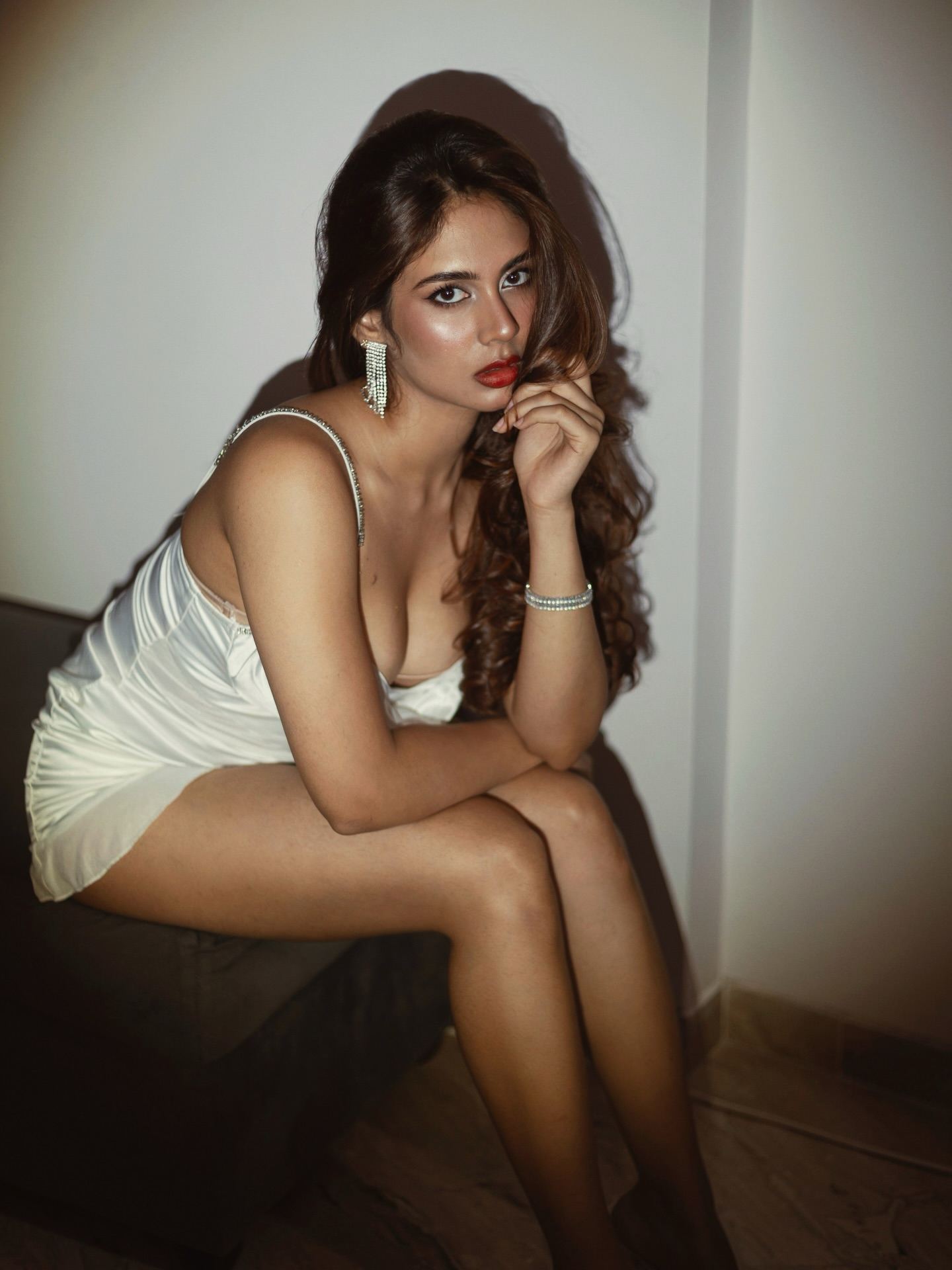 Srushti Bannatti Shows Elegant White Dress Style