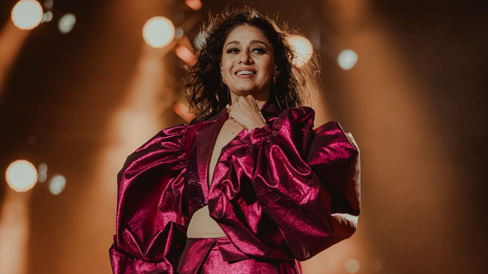 Sunidhi Chauhan performing on stage