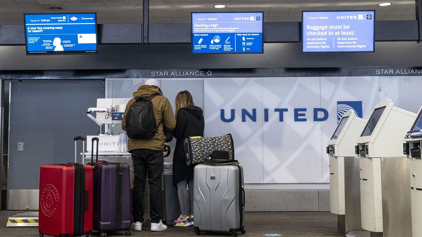 United Airlines Check-in Green Card Holders