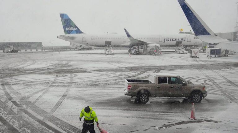 US winter storm flight cancellations