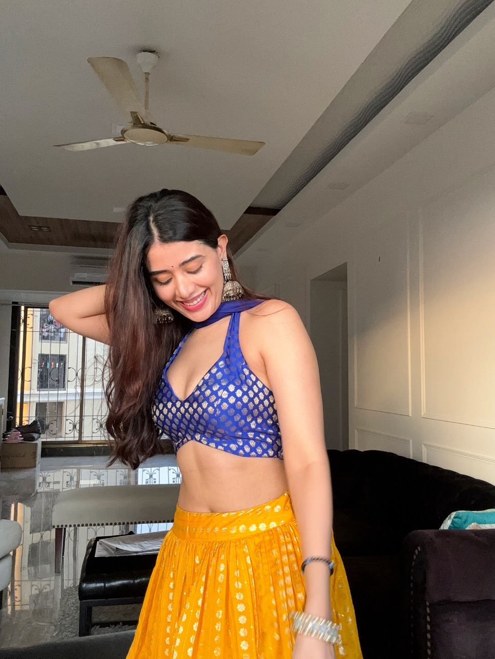 Stunning Aarti Chhikara Flaunting Toned Midriff.