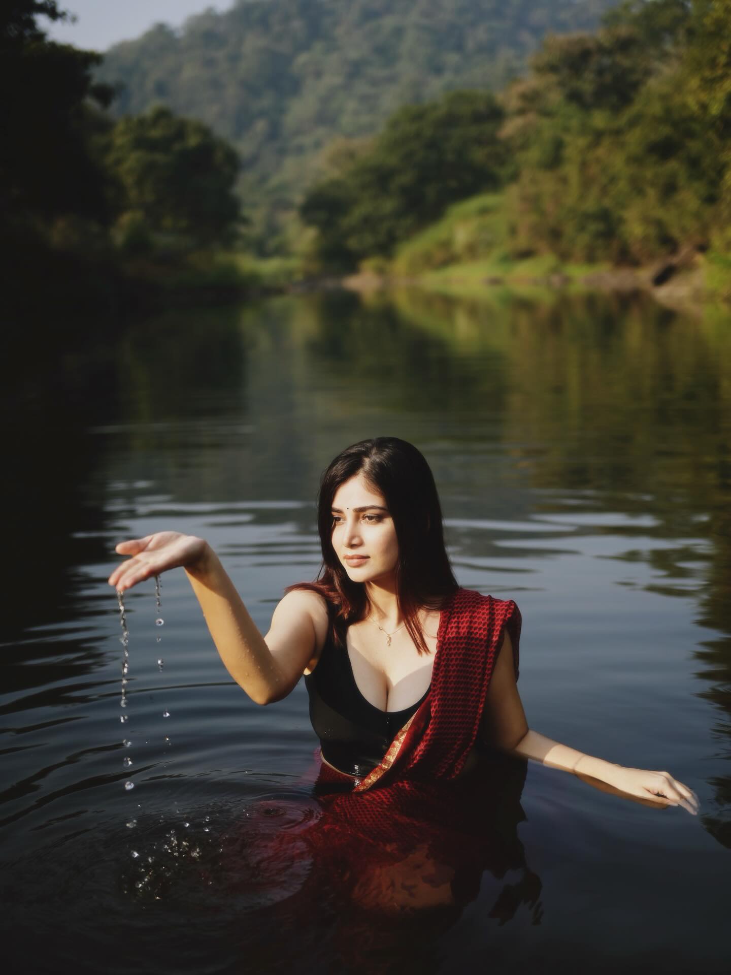 Advika Sharma Saree Moment With Natural Body Grace