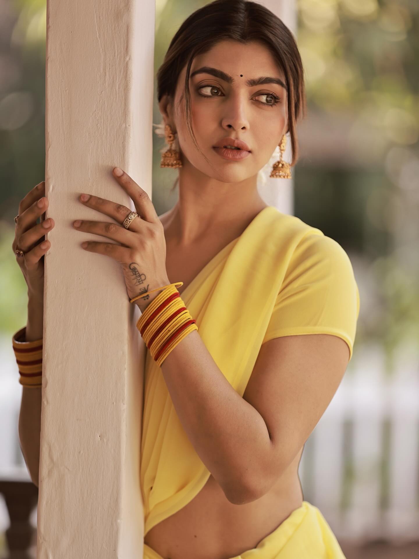 Akanksha Puri elegant ethnic pose gallery