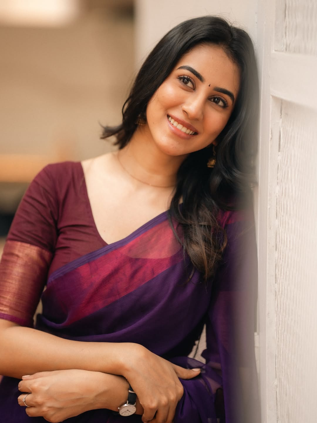 Akshaya Hariharan Flaunts Her Curvy Desi Style