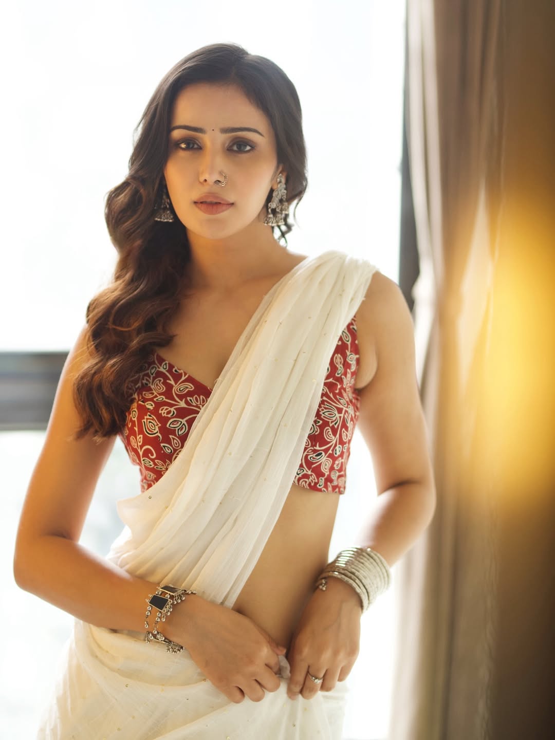 Anaira Gupta Posing In Bold White Saree