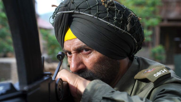 Border 2 piracy controversy in Bhind theatre