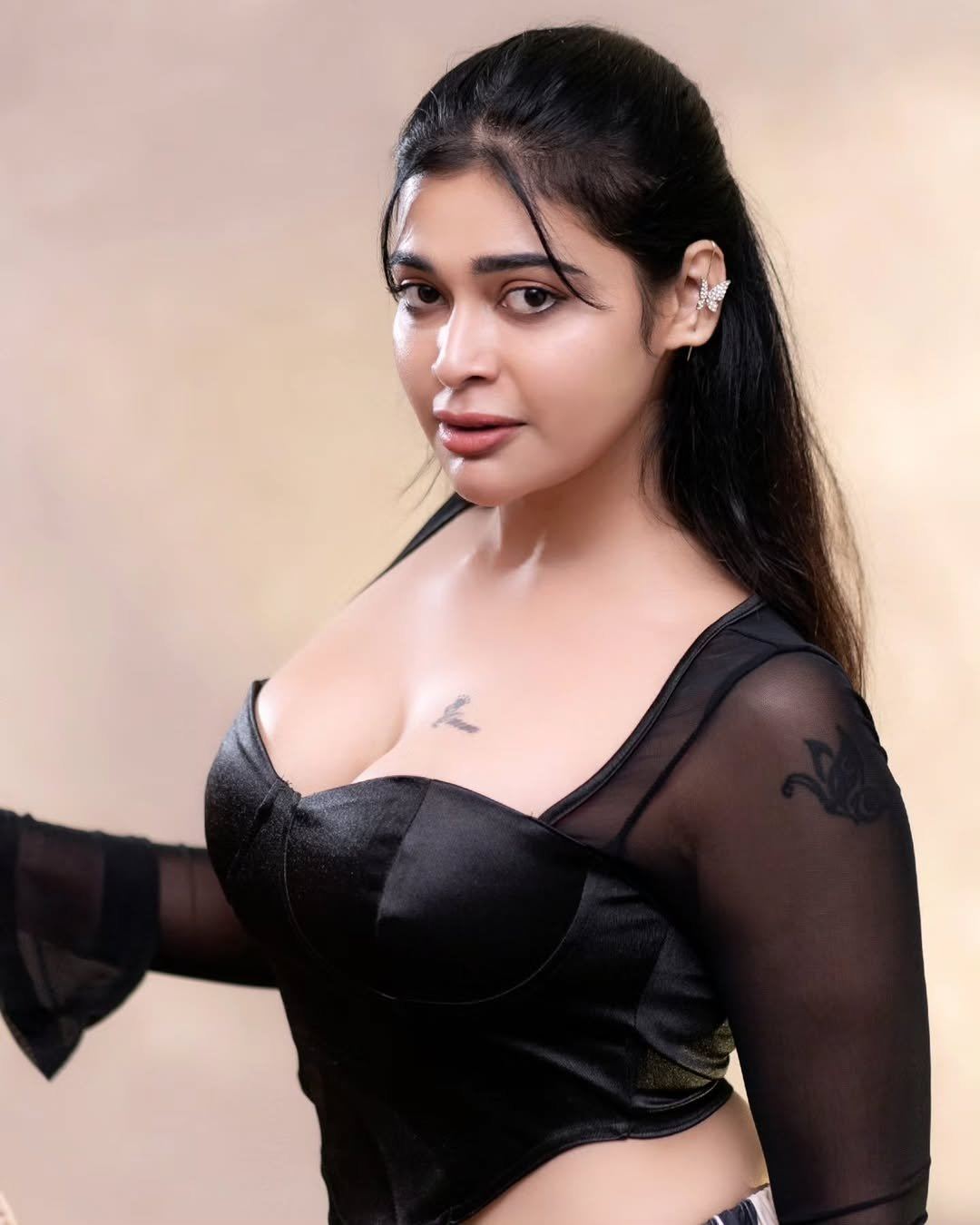 Dharsha Gupta Flaunts Her Spicy Sculpted Curves