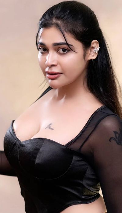 Glossy Fashion Moment With Bold Dharsha Gupta!!