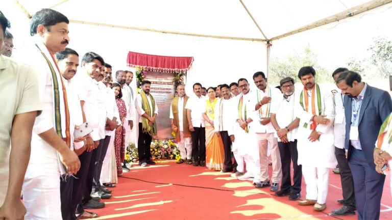 DK Aruna with CM Revanth Reddy at meeting