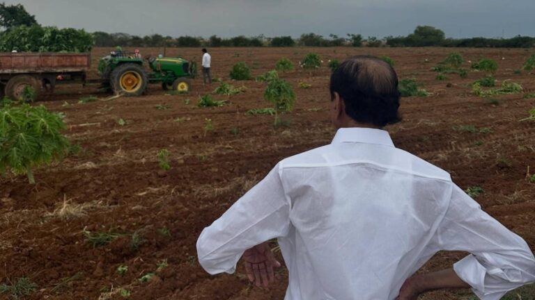 Himanshu shares KCR farmhouse photo
