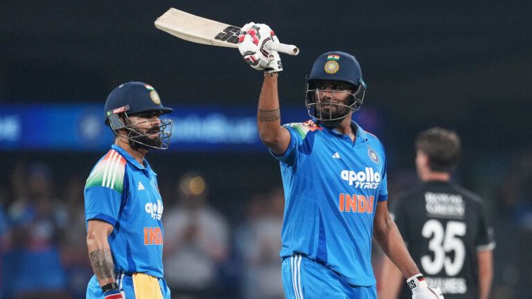 IND vs NZ final ODI Kohli and Rana batting