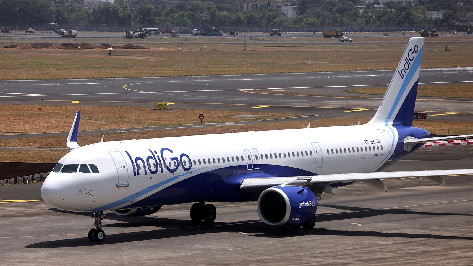 IndiGo flight emergency landing Lucknow