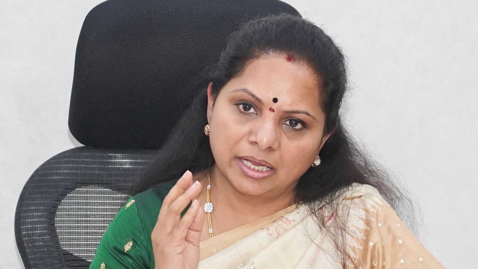 Kavitha intensifies attack on BRS leadership ahead of crucial Telangana Legislative Council speech