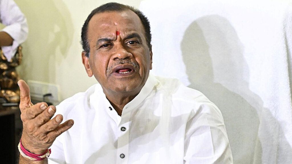 Komatireddy ticket hike statement