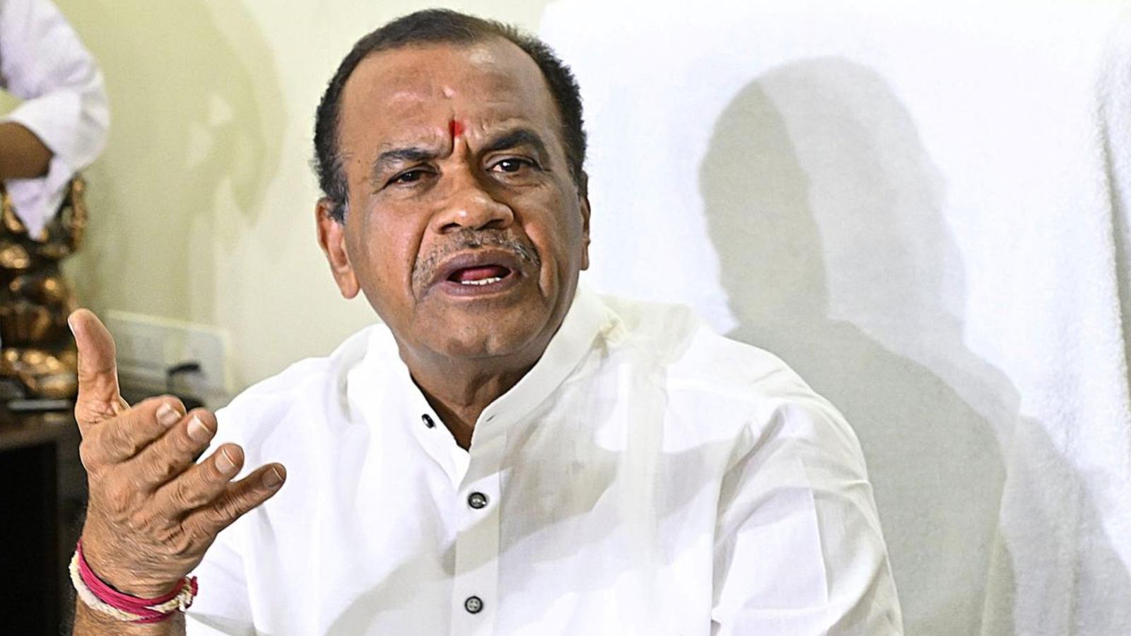 Komatireddy ticket hike statement