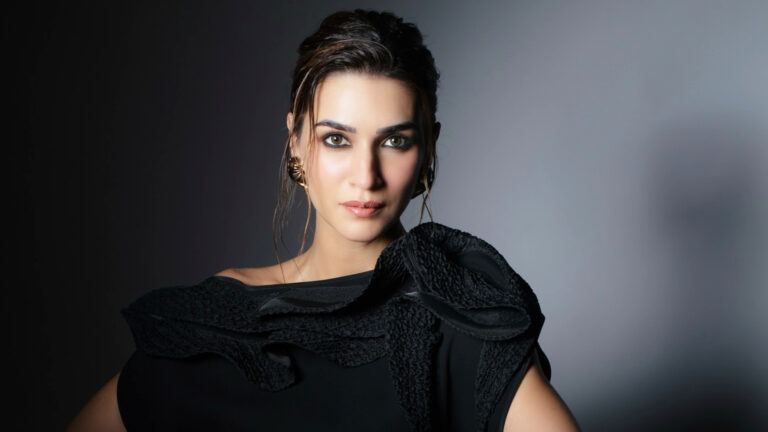 Kriti Sanon in Tere Ishk Mein