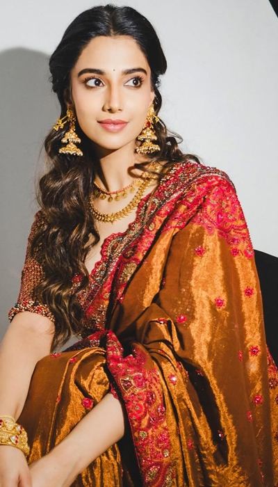 Meenakshi Chaudhary Slays In Ethnic Saree Style.