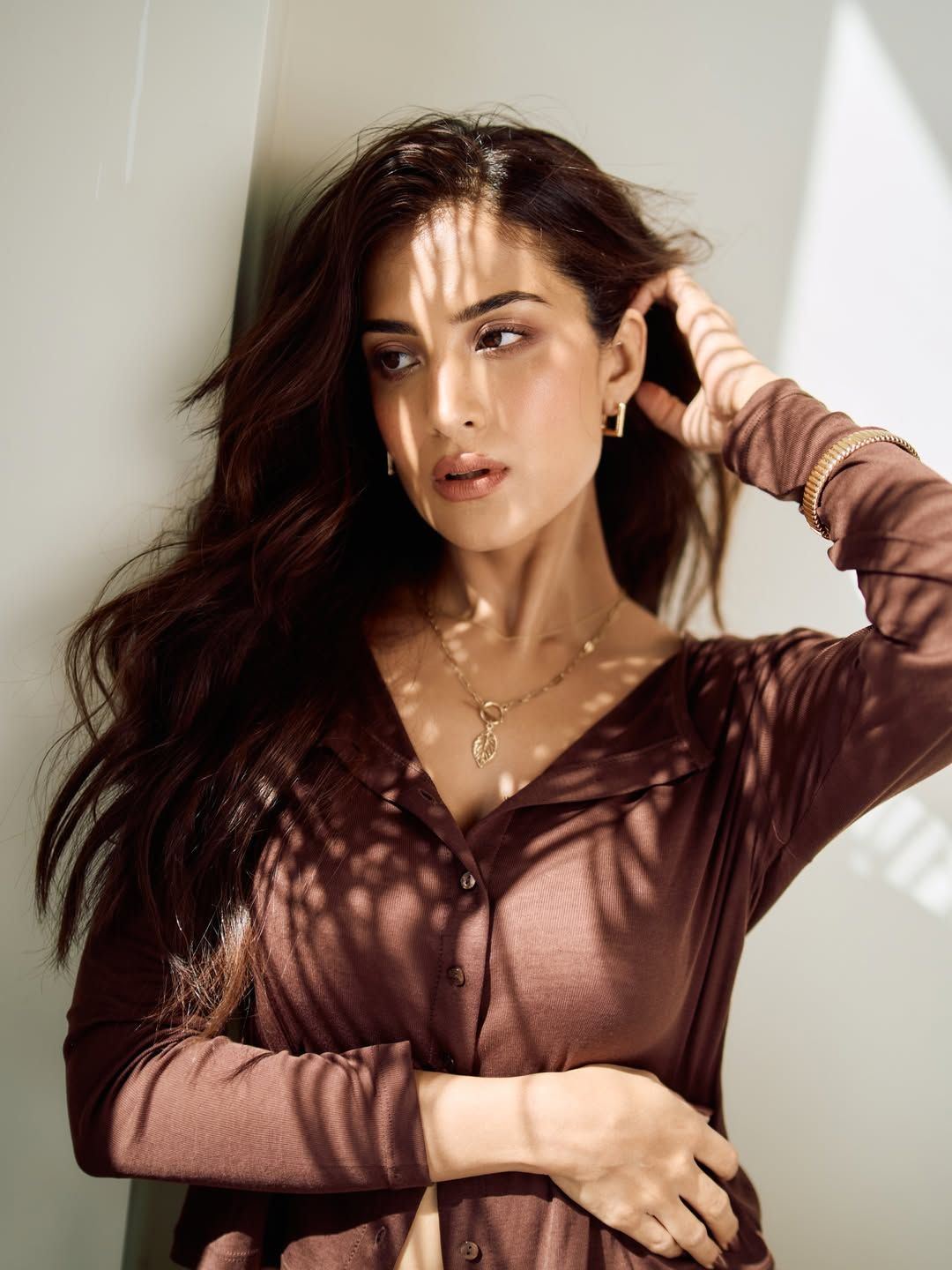 Miloni Johnsa Hot Sun Kissed Look In Trendy Pic