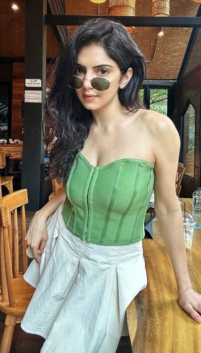 Misha Narang Looking Radiant In Playful Poses!!