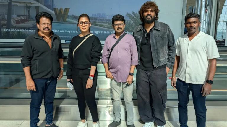 Nayanthara viral photo with Valaipechu YouTubers