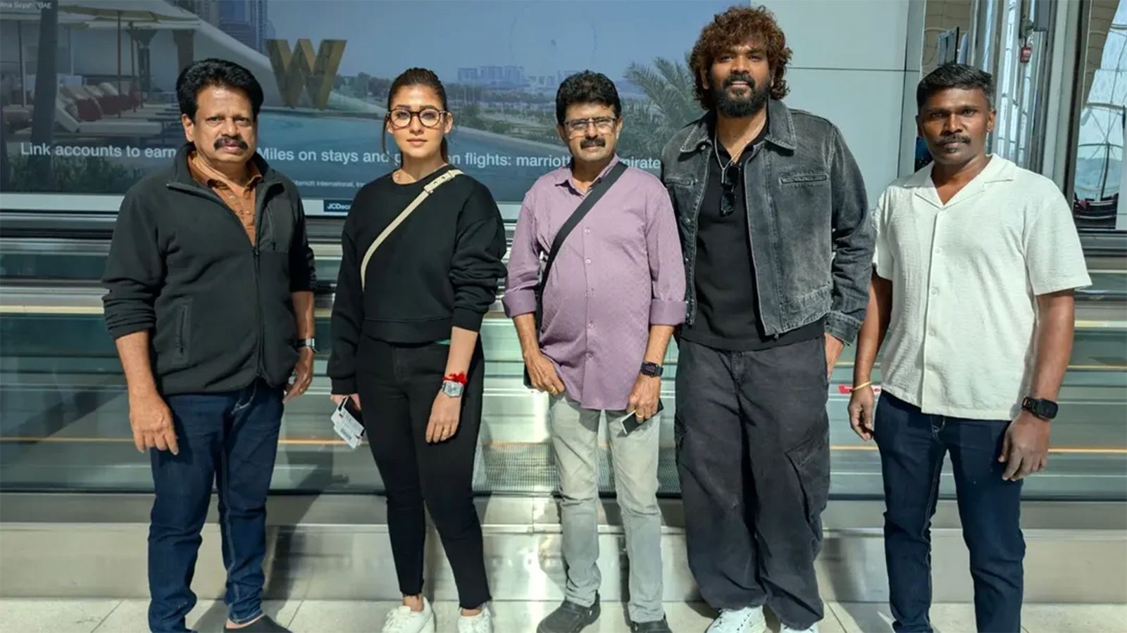 Nayanthara viral photo with Valaipechu YouTubers