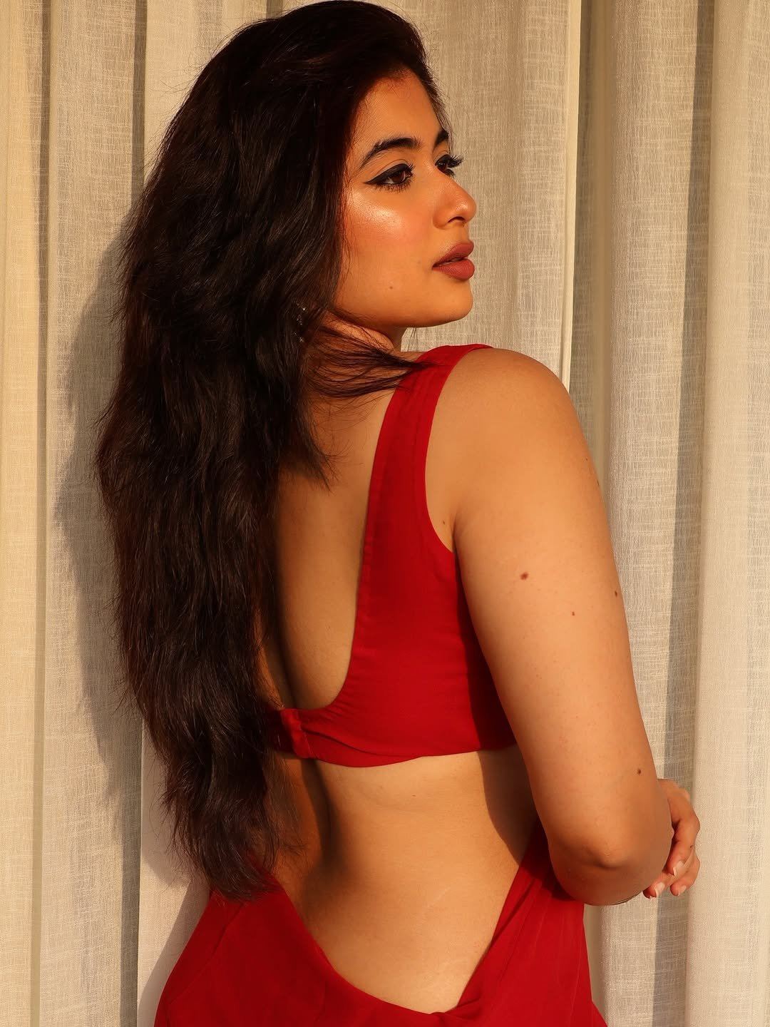 Nikita Sharma Showcasing Long Wavy Dark Tresses