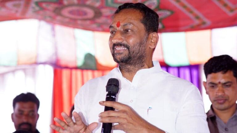 Raghunandan Rao criticises KCR