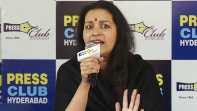 Renu Desai press meet on street dogs