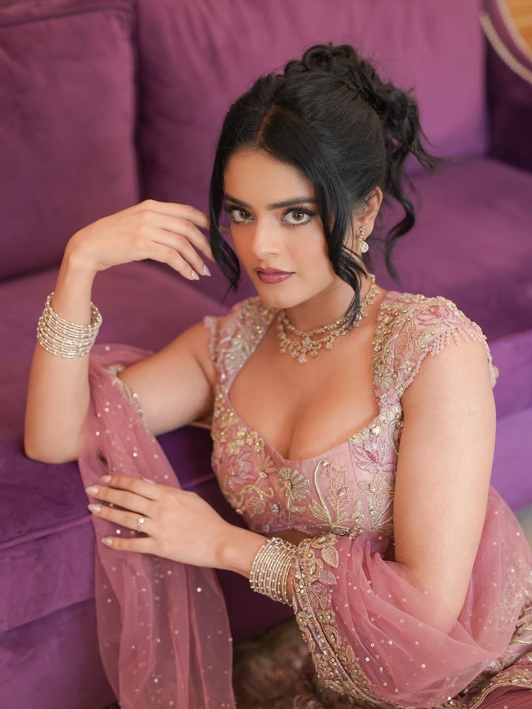 Riddhi Kumar Intense Gaze In Desi Wear Look Click