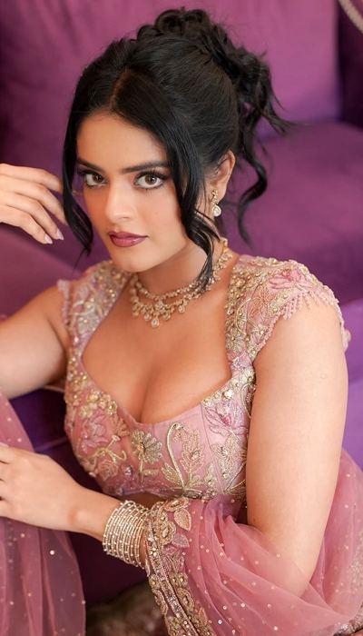 Riddhi Kumar Sizzling Traditional Festive Styles