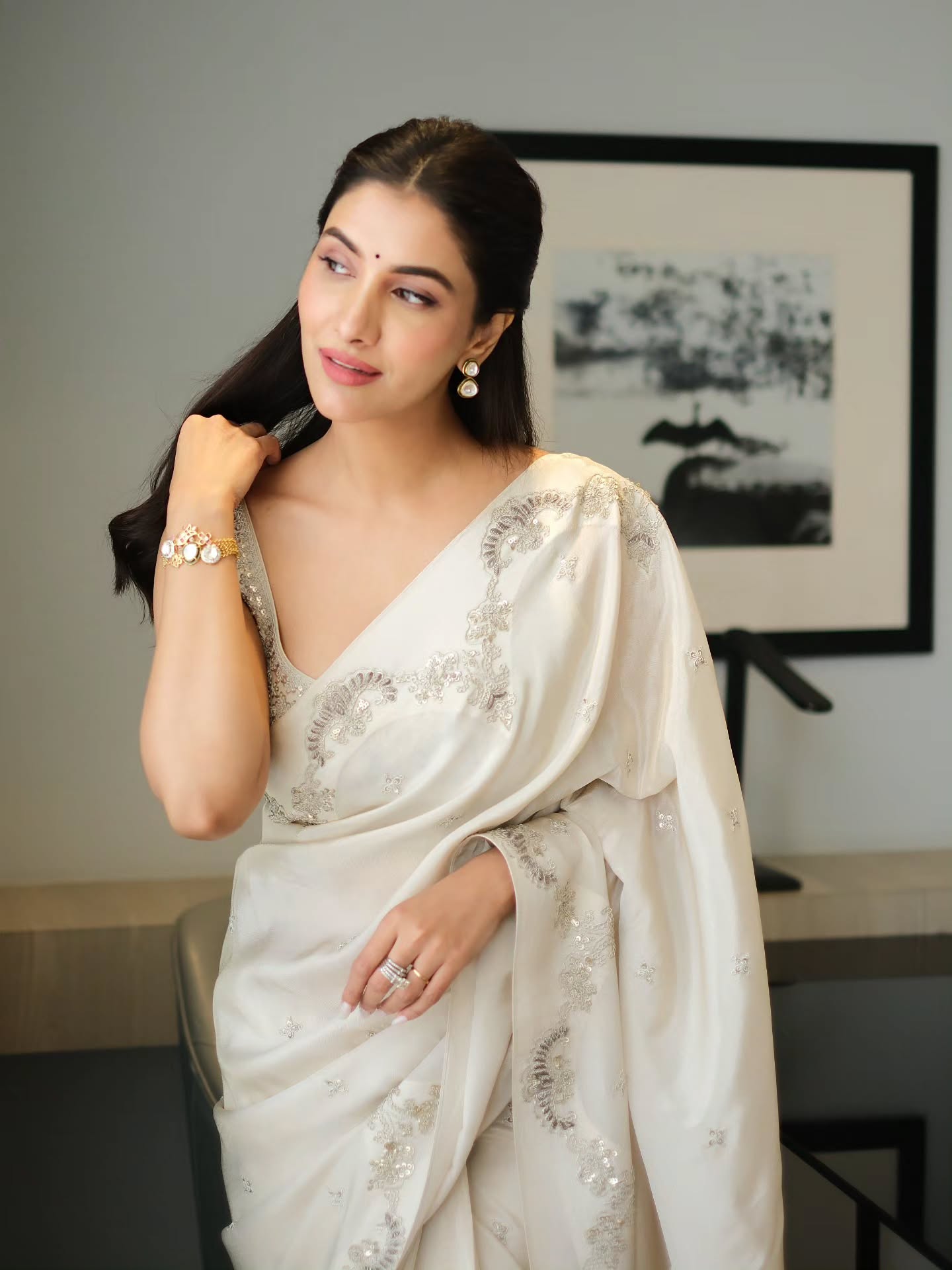 Rukmini Maitra minimal makeup saree style