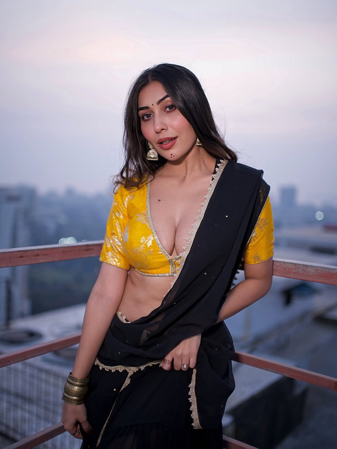 Stylish Ruma Sharma Flaunts Her Toned Midriff Now.