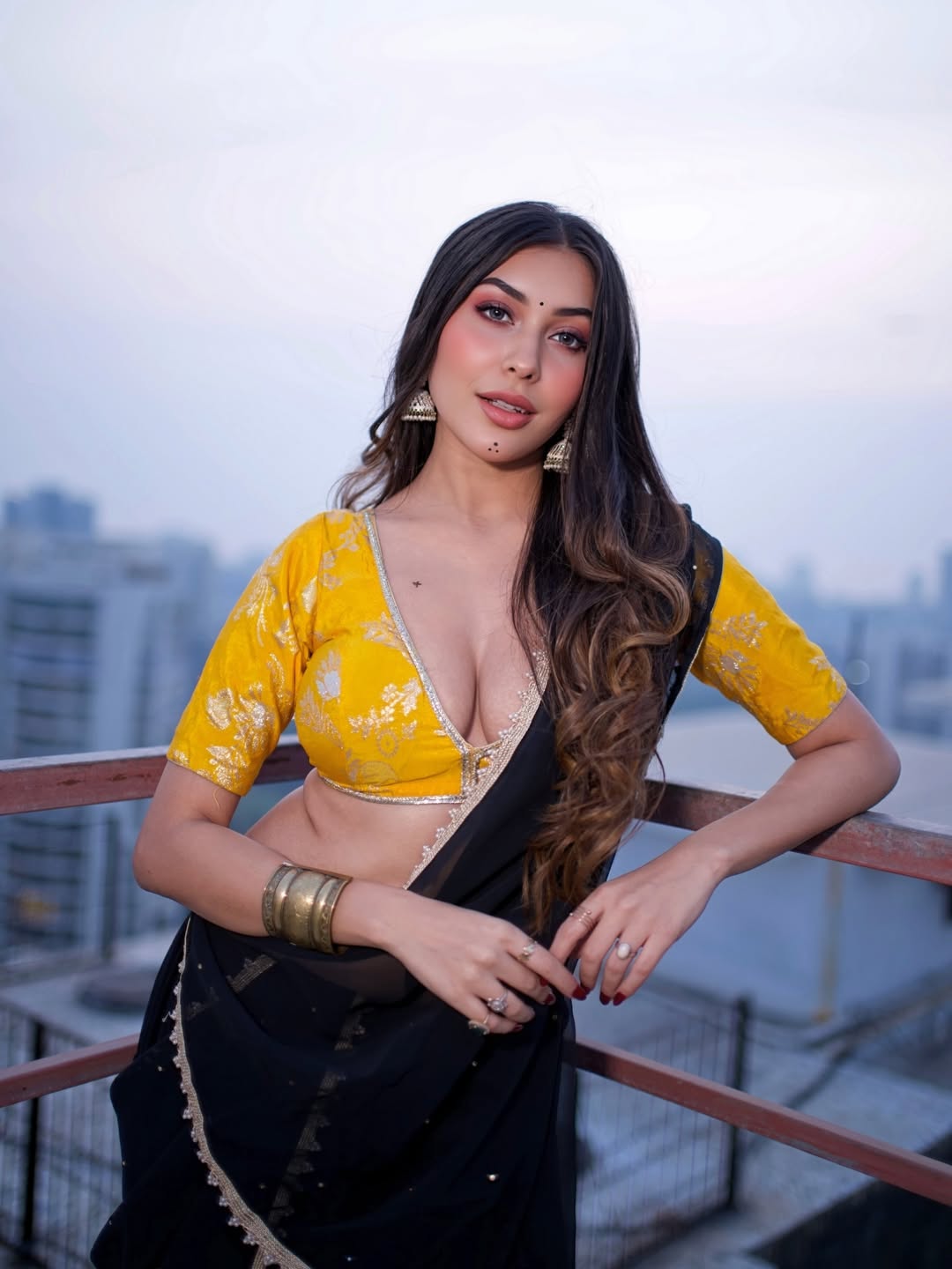 Ruma Sharma Captivating Gaze In Traditional Look.