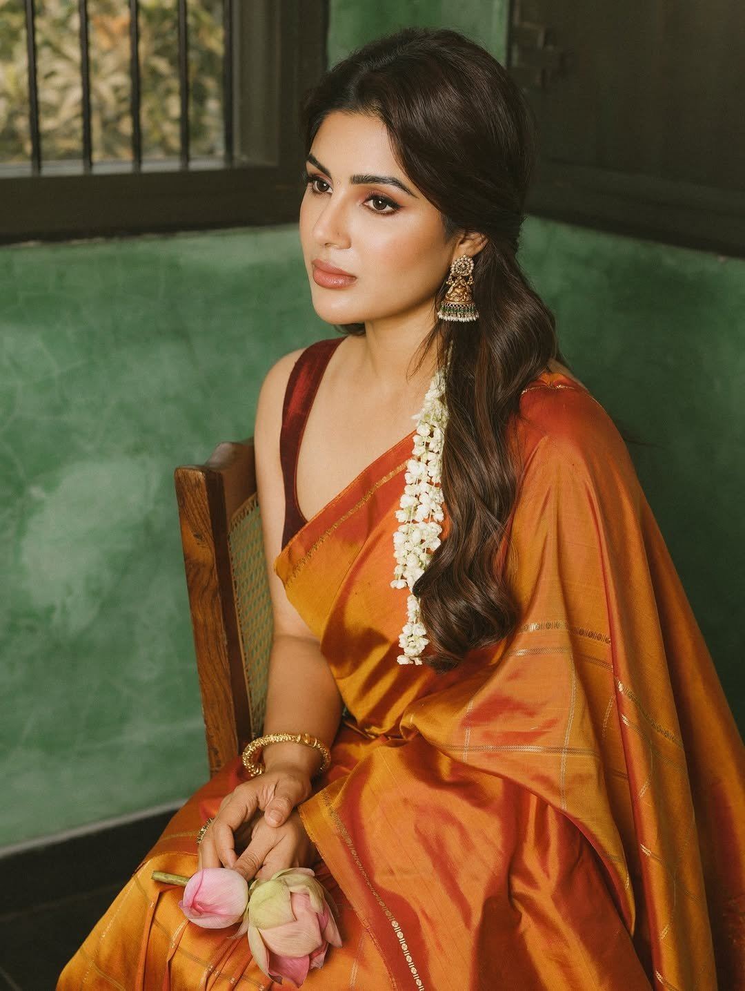 Bold Diva Samyuktha Menon Rocks Gold Jhumka Set.